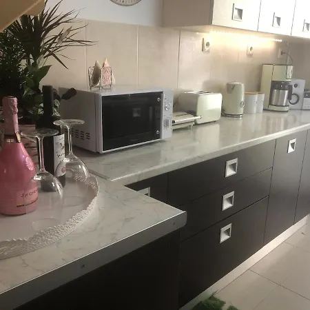 Casa Fiore - 2 Bed House 10 Mins Walk To Centre Hébergement de vacances Rhodes City