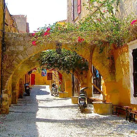 Casa Fiore - 2 Bed House 10 Mins Walk To Centre