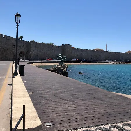 Casa Fiore - 2 Bed House 10 Mins Walk To Centre Hébergement de vacances