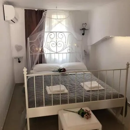 Casa Fiore - 2 Bed House 10 Mins Walk To Centre Hébergement de vacances Rhodes City