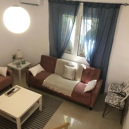 Casa Fiore - 2 Bed House 10 Mins Walk To Centre Hébergement de vacances Rhodes City